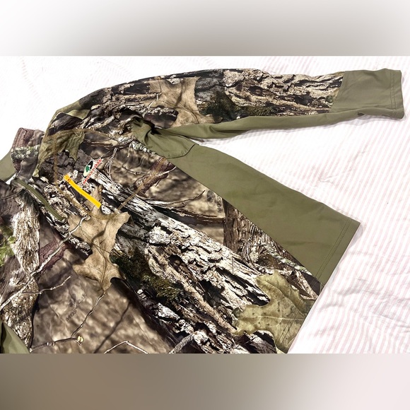 Mossy Oak Camoflauge half zip shirt with - Picture 4 of 10